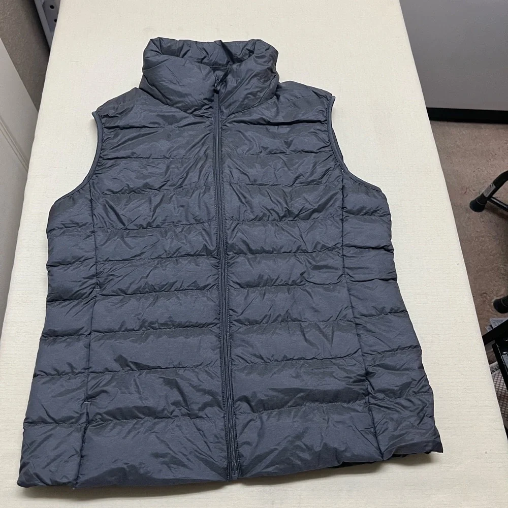 Uniqlo M charcoal grey ultra light down vest
